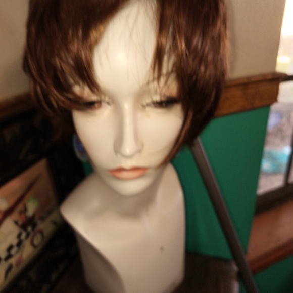 Golden Brown Short Wig - Picture 14 of 15